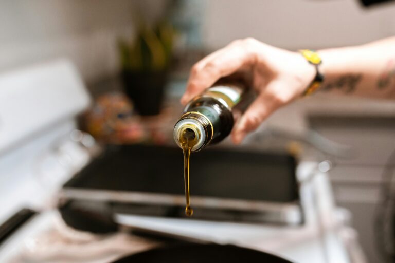 The Ultimate Guide to Cooking Oils: Which to Use and When